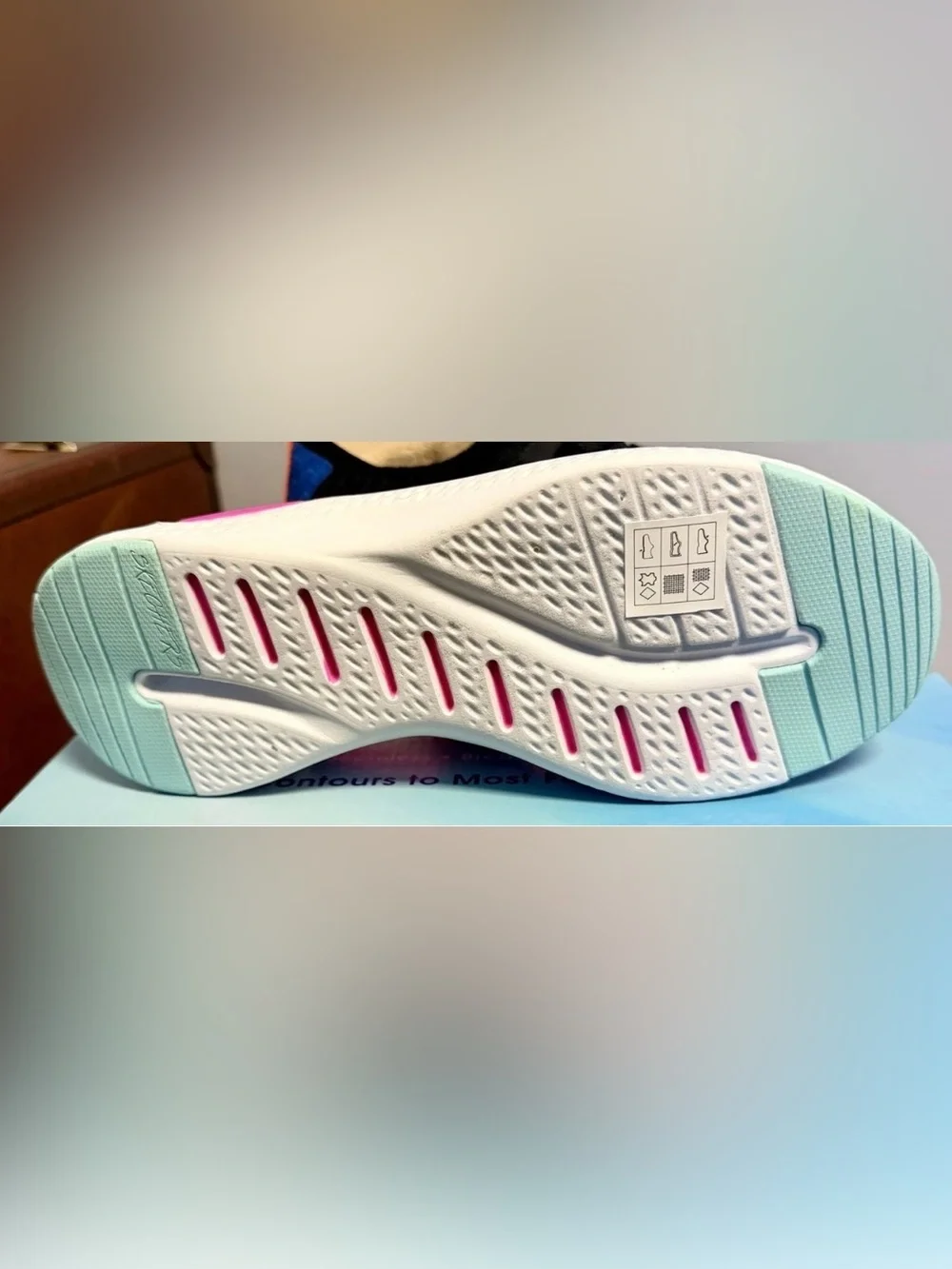 Skechers Stretch Fit Air Cooled Memory Foam Sneakers Women's Size 7 New in Box